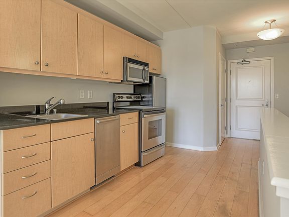 2nd image of 1655 Mission St Unit 424