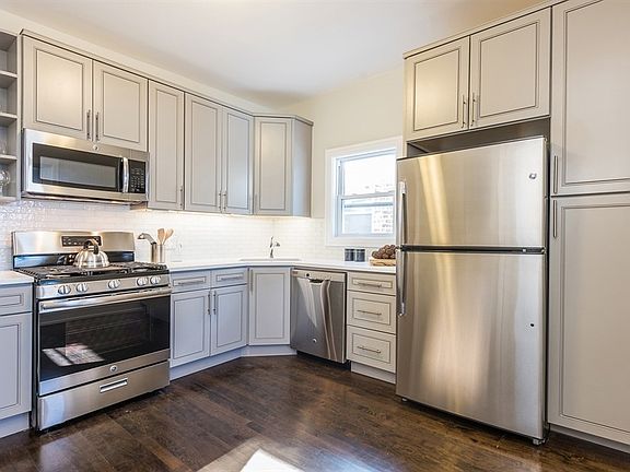 2nd image of 2434 N Avers Ave #1