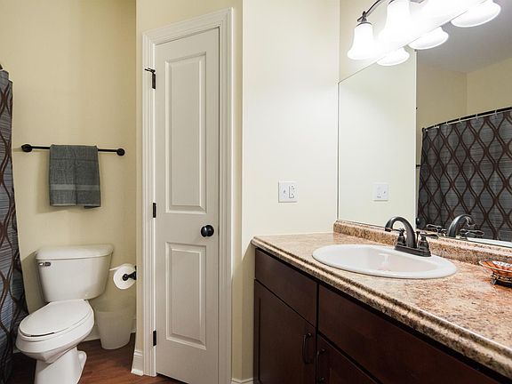 3rd image of 200 Wedgewood Dr #109