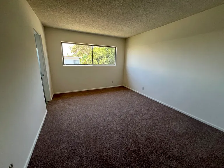 10937 Bloomfield St #4 — Photo 6