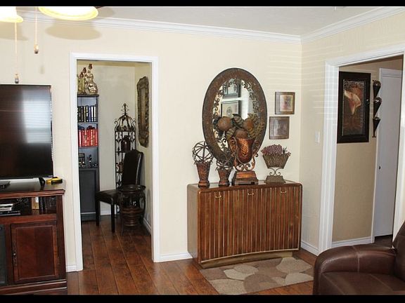 2nd image of 2318 Beech Ln