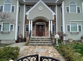 301 Plantation St #1, Worcester, MA 01604