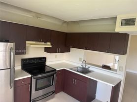1211 S Independence Dr, Homestead, FL