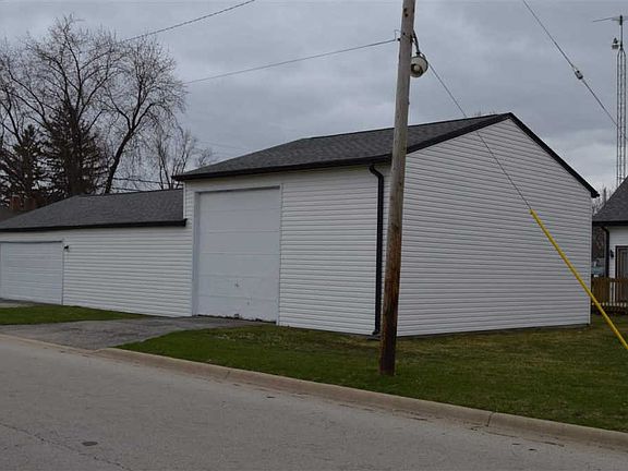 4th image of 643 Wood Ave