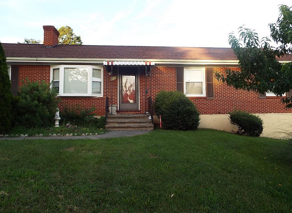 1st image of 1511 Gilford Ave NW