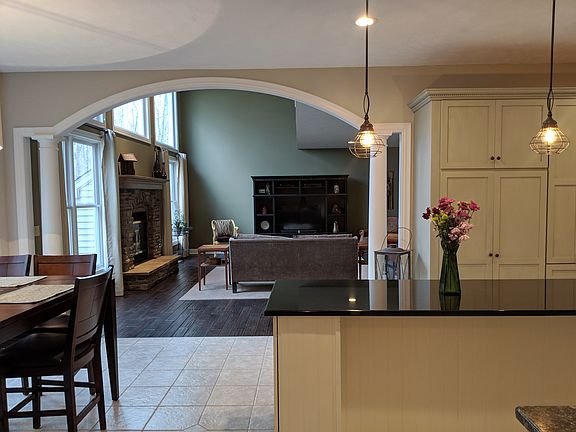 2nd image of 650 Meadowbrook Dr