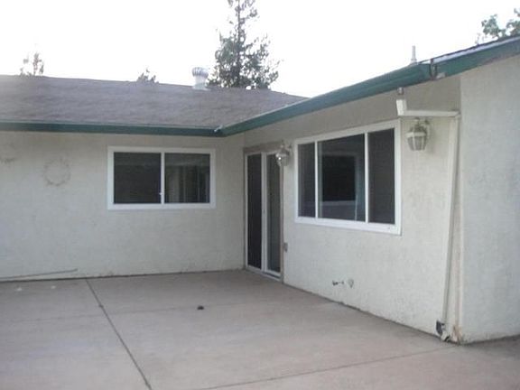 2nd image of 3915 Thornhill Dr