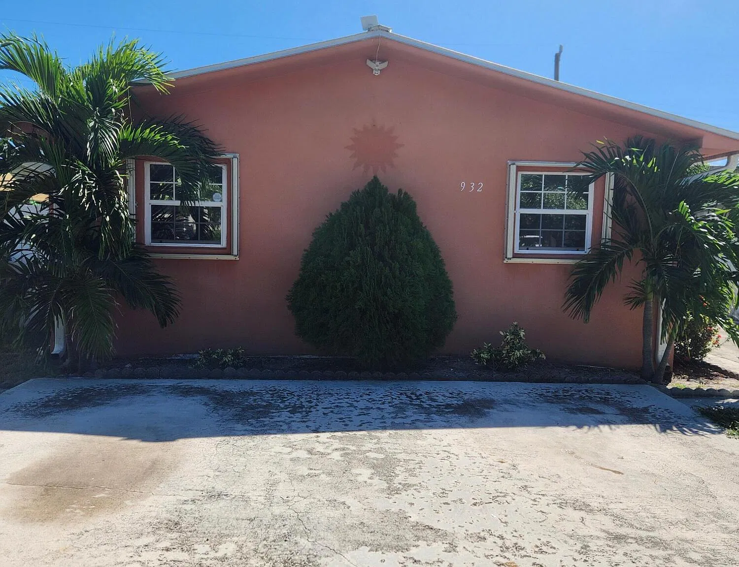 2 bed, 1.0 bath, 780 sqft, $2,000 — Photo 1