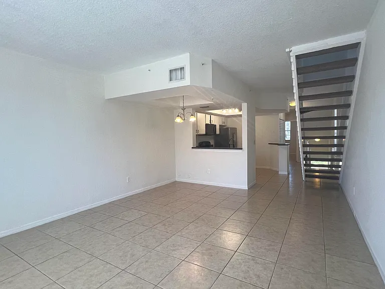 735 SW 148th Ave #1702 — Photo 5