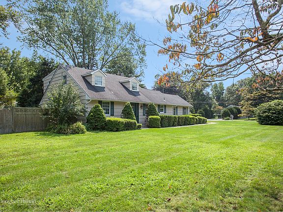 2nd image of 23 Acorn Ln