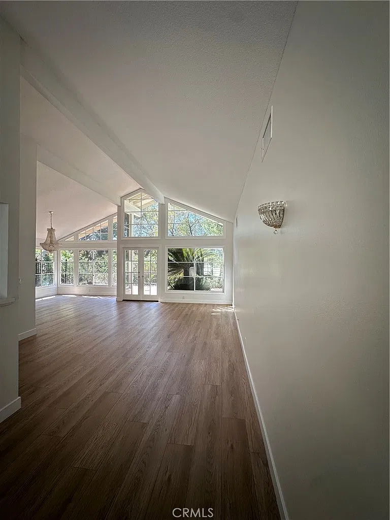 3 bed, 2244 sqft, $6,000 — Photo 4