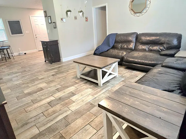 615 Luna Ct — Photo 4