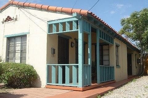 Front unit with cute porch