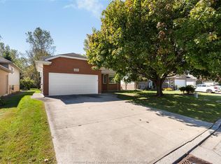 2311 Amy Lynn Park Dr, Windsor, ON N9E4N3