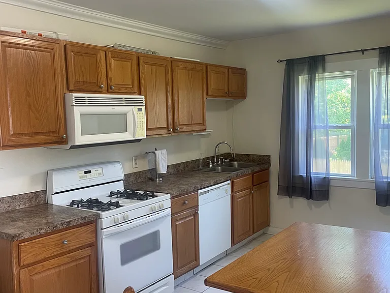 160 Farber Ln #4 — Photo 5