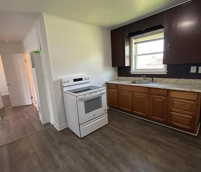 72 Harvey Pl — Photo 7