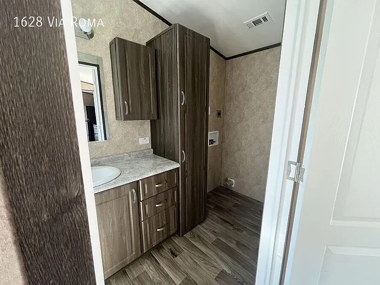 1628 Via Roma Dr — Photo 6