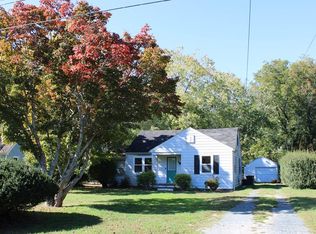 14 Holly St, Onancock, VA 23417