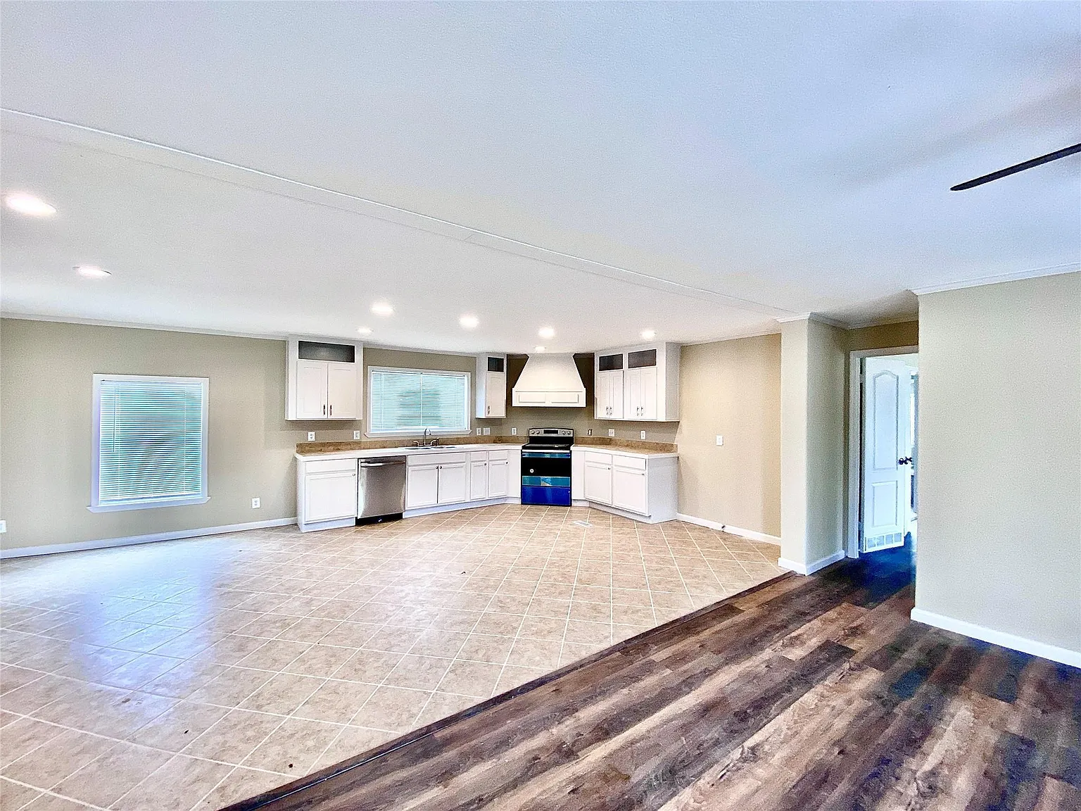 4 bed, 2.0 bath, 1980 sqft, $1,750 — Photo 4