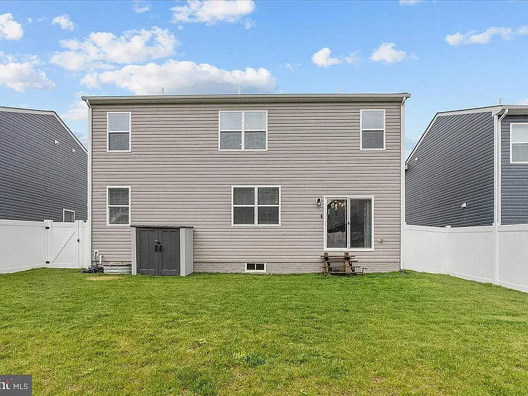 109 Woodford Dr — Photo 49