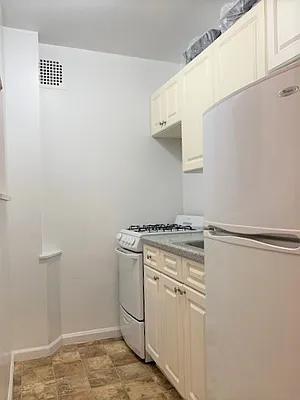 Rented by Dynamik Realty | media 10