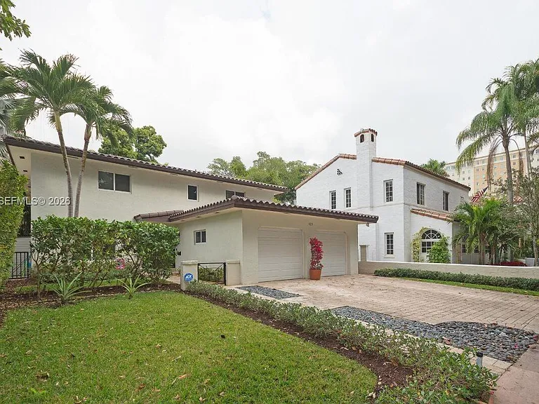 423 Alhambra Cir — Photo 38