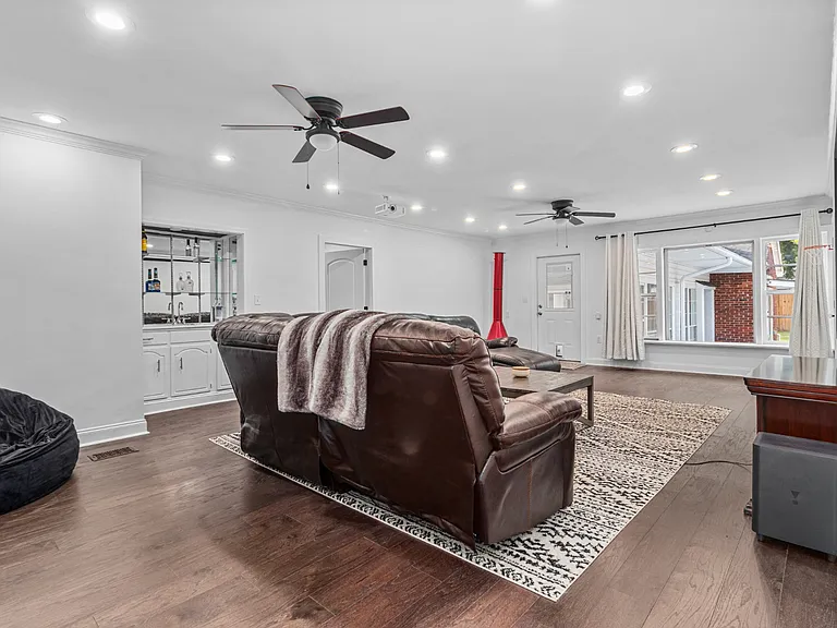 1020 W Matthews Ave — Photo 23