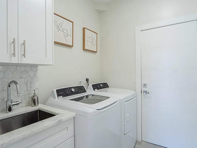 6670 NW 27th Ave — Photo 26