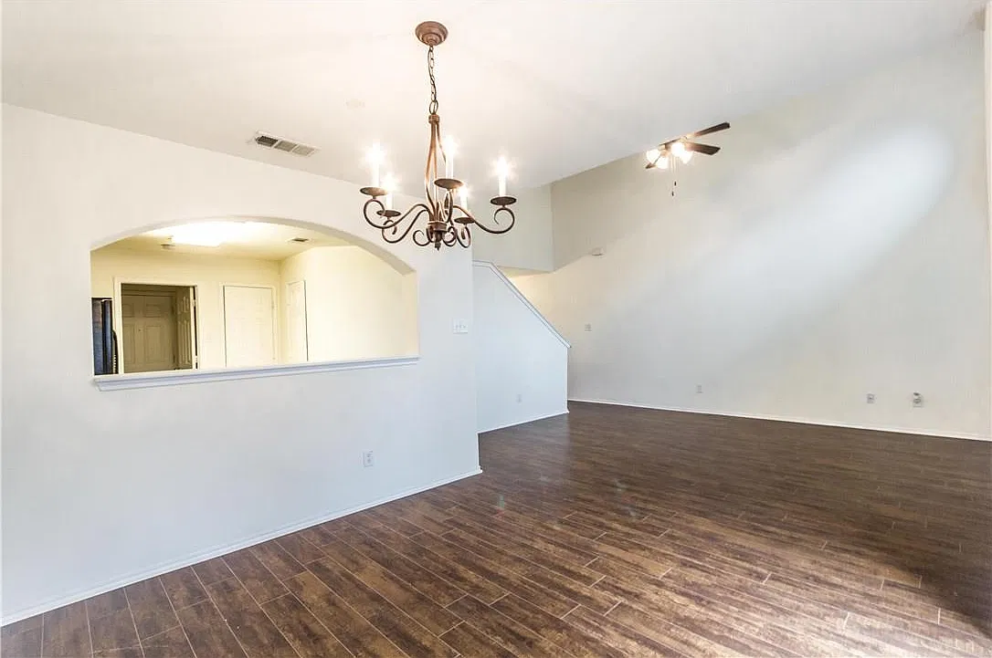 3 bed, 1641 sqft, $2,295 — Photo 3
