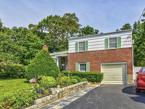 2nd image of 7 Acorn Dr