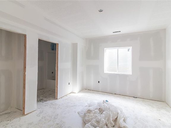 2nd image of 1006 Deer Run