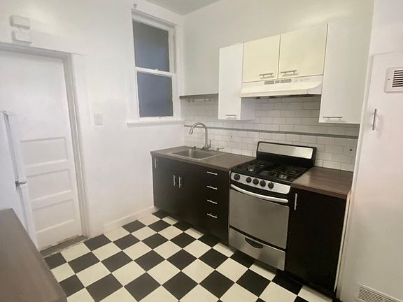 2nd image of 714 Mason St