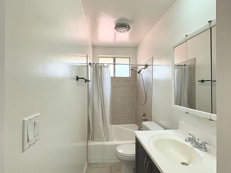 2106 S Bentley Ave — Photo 18