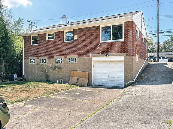 3rd image of 240 Kingston Dr