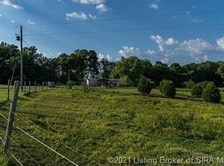 985 W West End Rd, Pekin, IN 47165