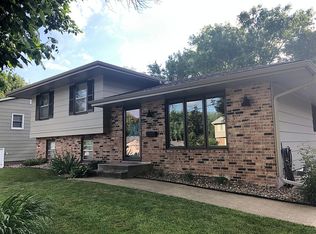 2820 78th St, Urbandale, IA 50322