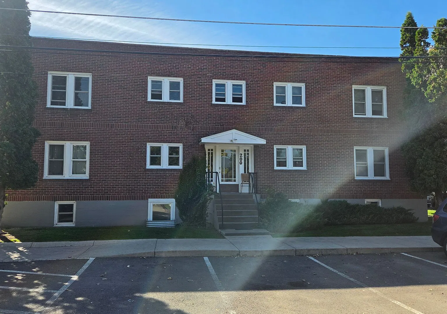 WOO200 — Photo 1