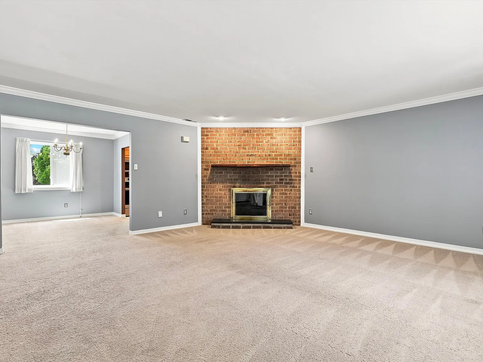 3 bed, 1389 sqft, $3,300 — Photo 2