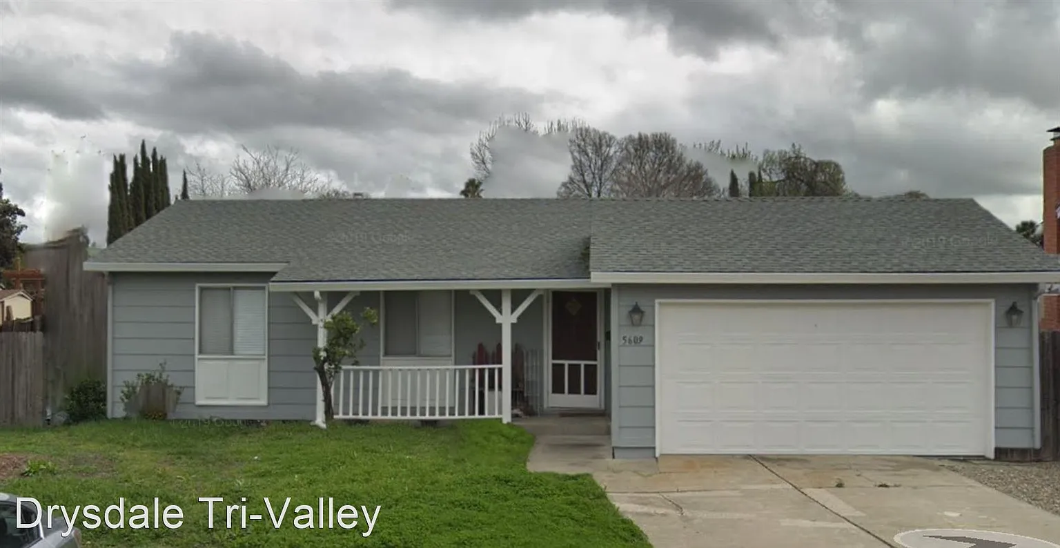 5609 Oakmont Cir photo 1