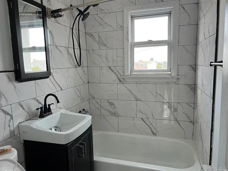 830 E Broadway #106 — Photo 3