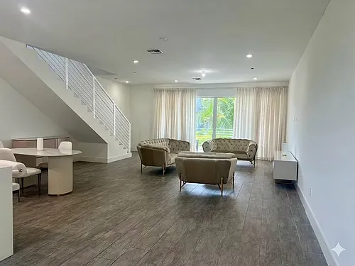 1045 NE 18th Ave #307 Photo 1