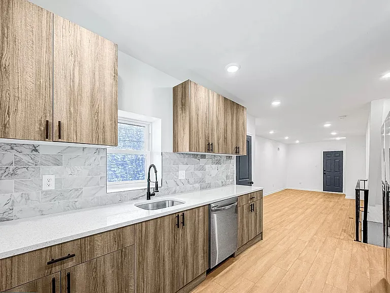 1050 N 46th St #1 — Photo 7