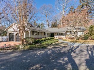 15 Stafford Dr, Huntington Station, NY 11746