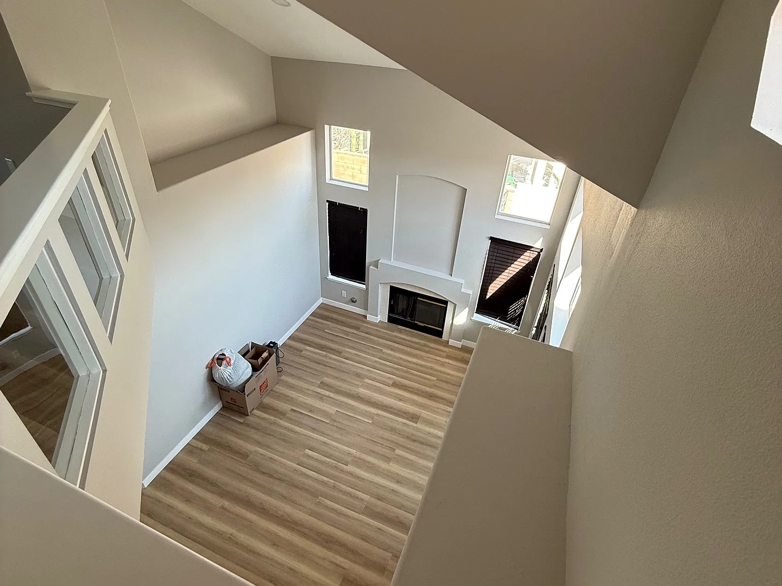 4 bed, 1972 sqft, $3,595 — Photo 2