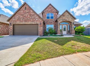 905 Samantha Ln, Moore, OK 73160