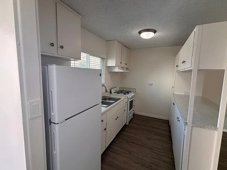 University Terrace Apartments — Photo 48