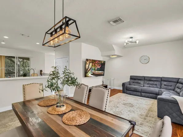 2867 S Oasis Dr, Boynton Beach, FL 33426