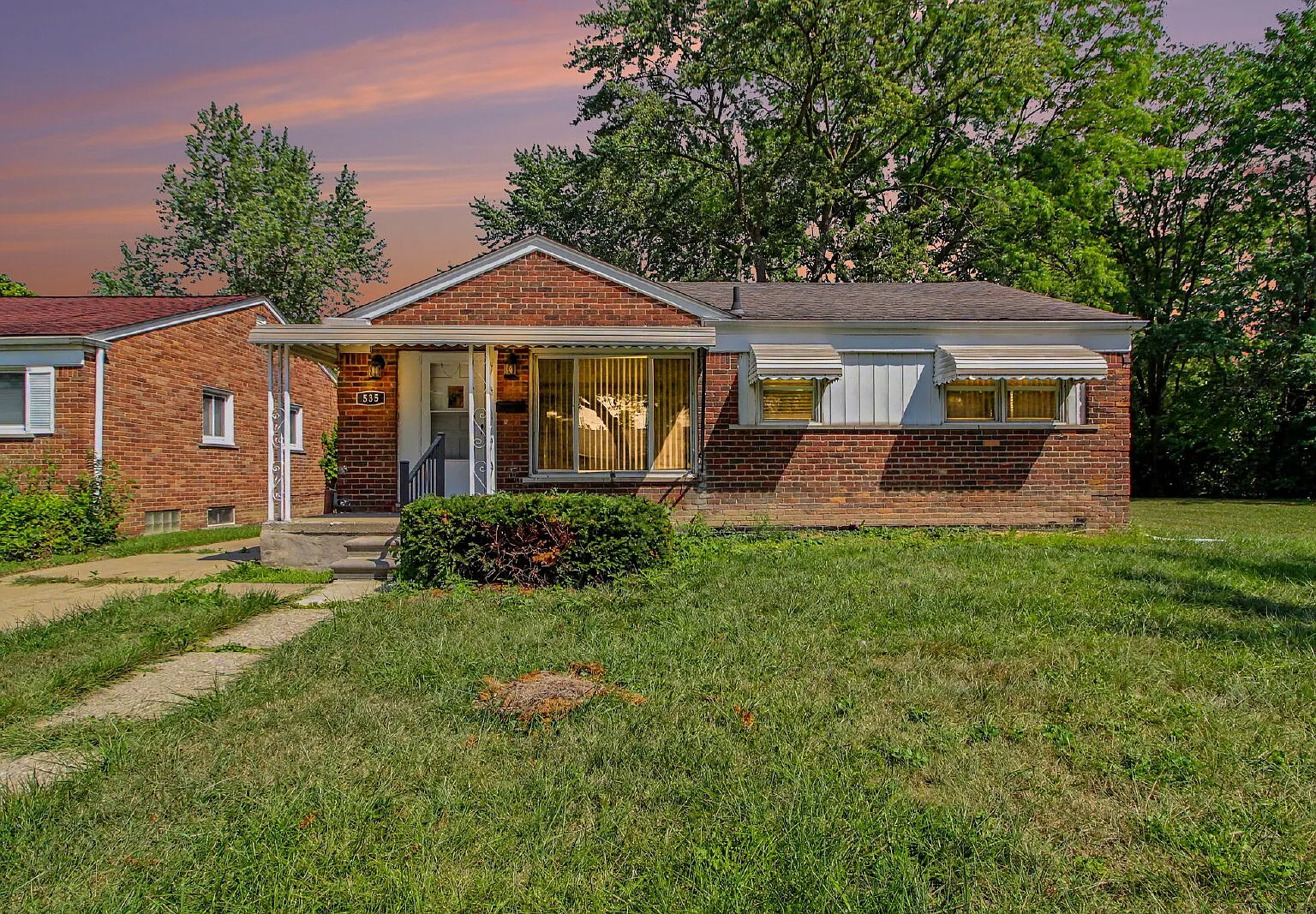 3 bed, 2.0 bath, 1055 sqft, $1,500 — Photo 1