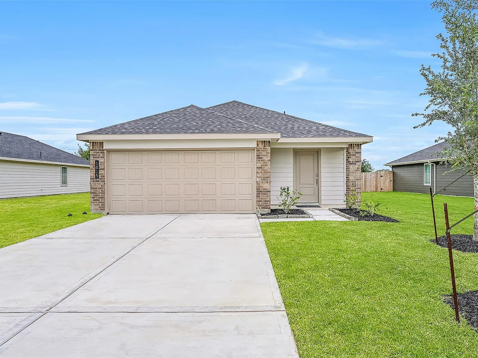 3 bed, 2.0 bath, 1434 sqft, $2,350 — Photo 4