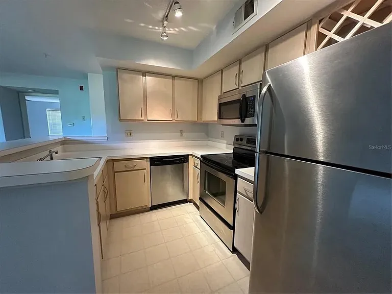 7250 Westpointe Blvd — Photo 3
